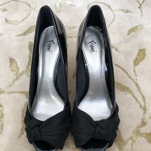 black bow heels